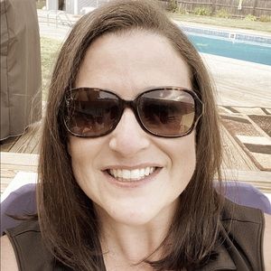 Meet your Posher, Tia